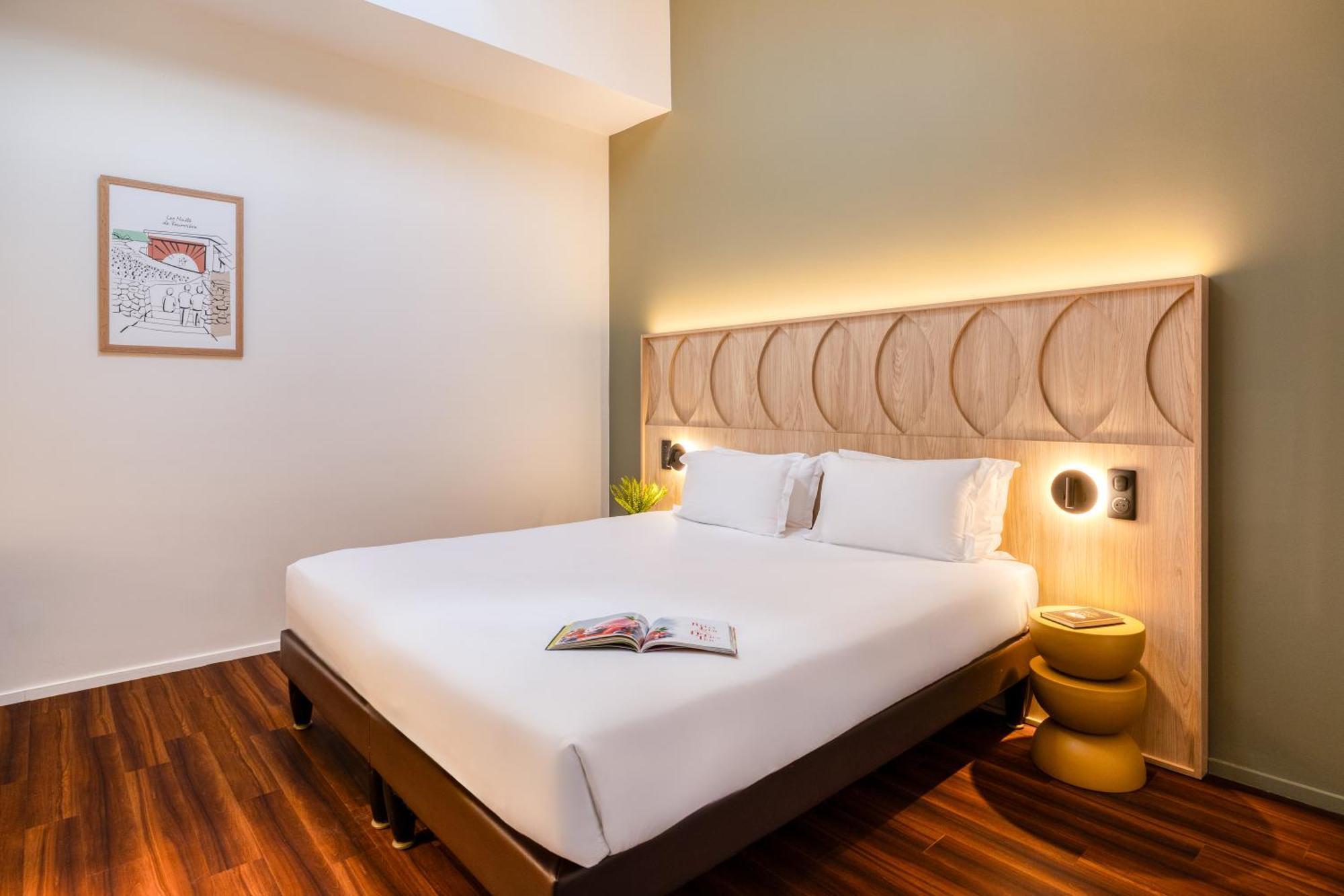 Deluxe One-Bedroom Apartment